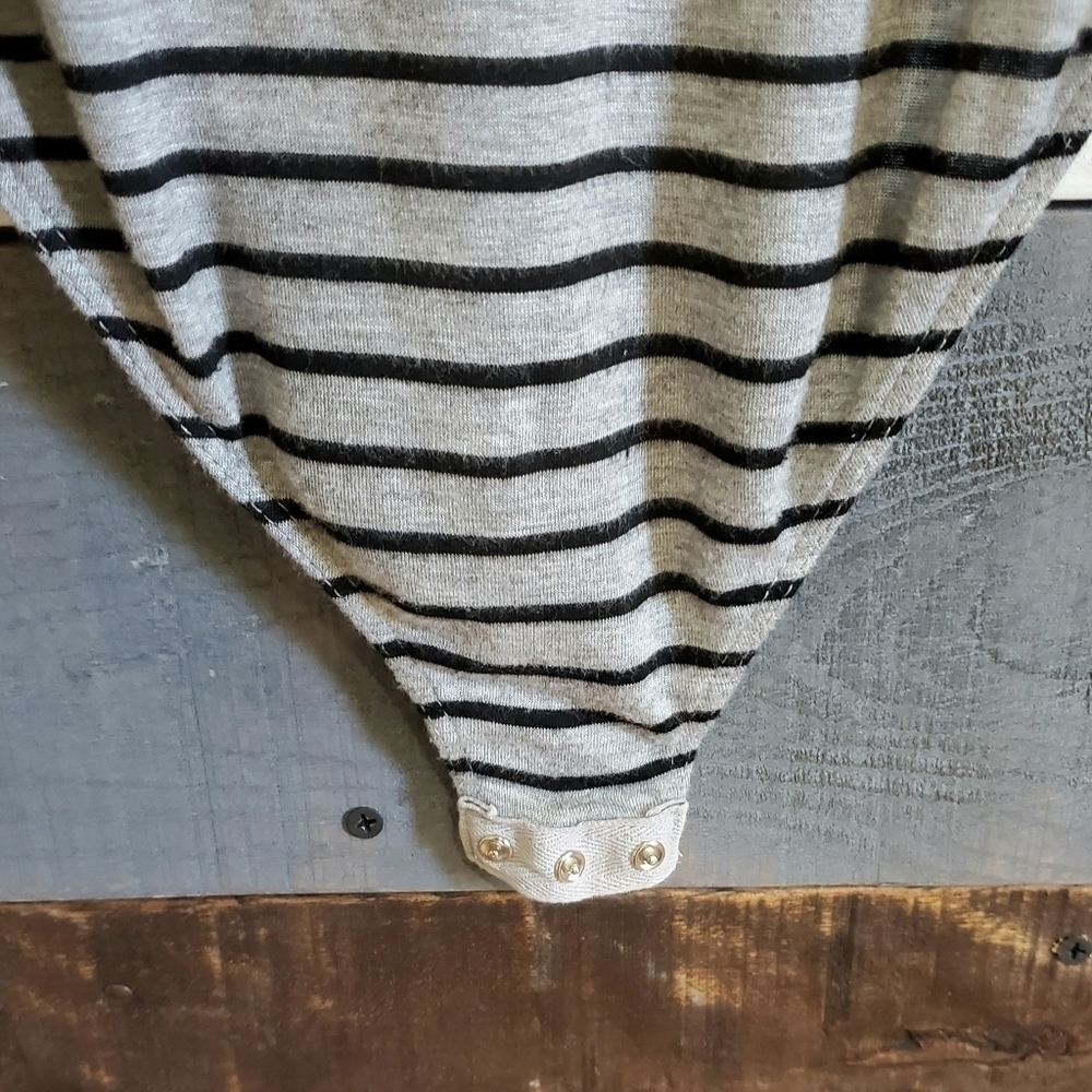 Free People Grey Black Striped Me Oh My V Neck Short Sleeves Bodysuit Size Small - Picture 9 of 14